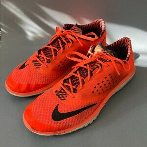 Nike FS Lite Run 2 Sneakers in Coral and Black — Mens Size 12